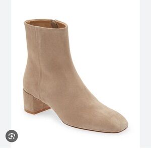 Aeyde Tan Ankle Boots with Minimalist Design